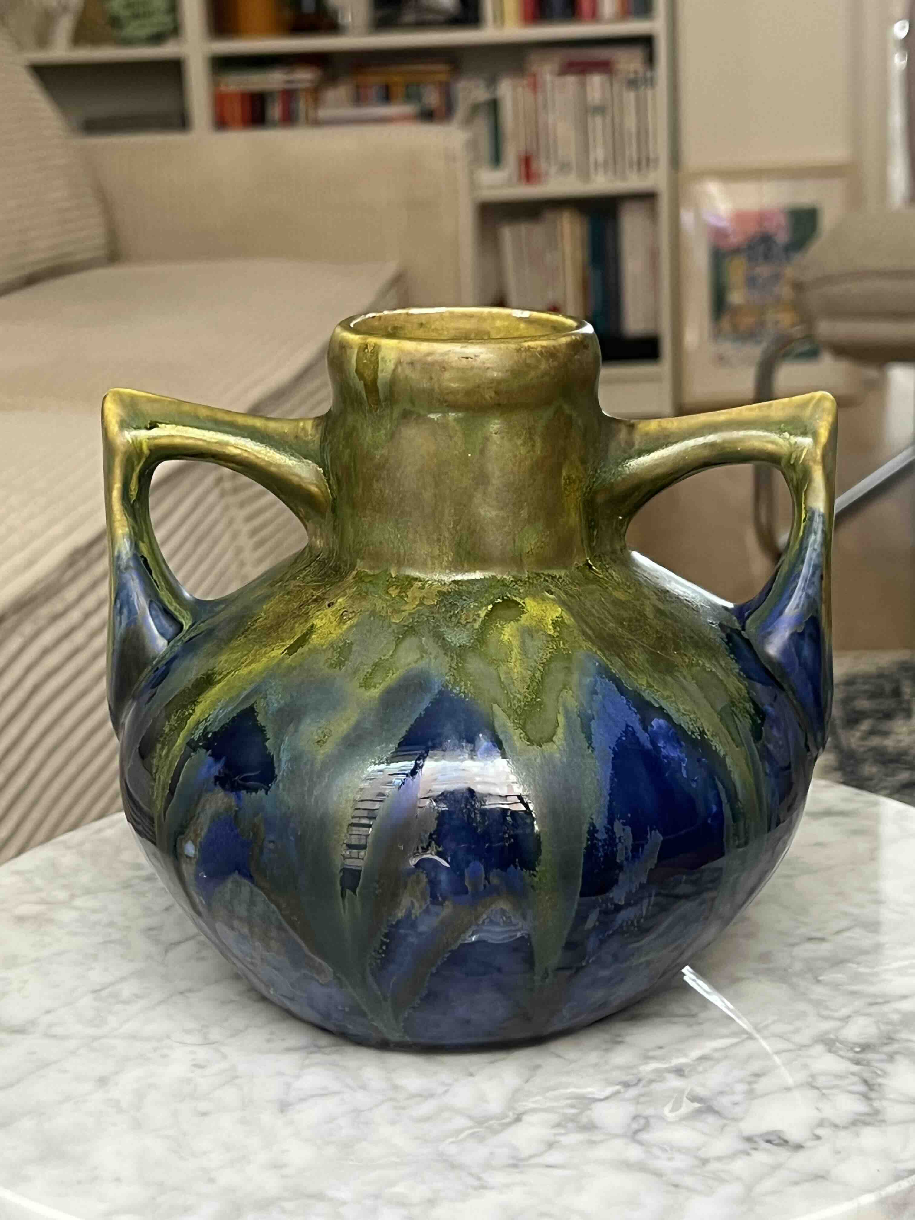 Vase boule à deux anses, grès flammé bleu-vert, non signé (dans le goût de Métenier)