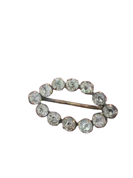 Petite boucle ovale à strass